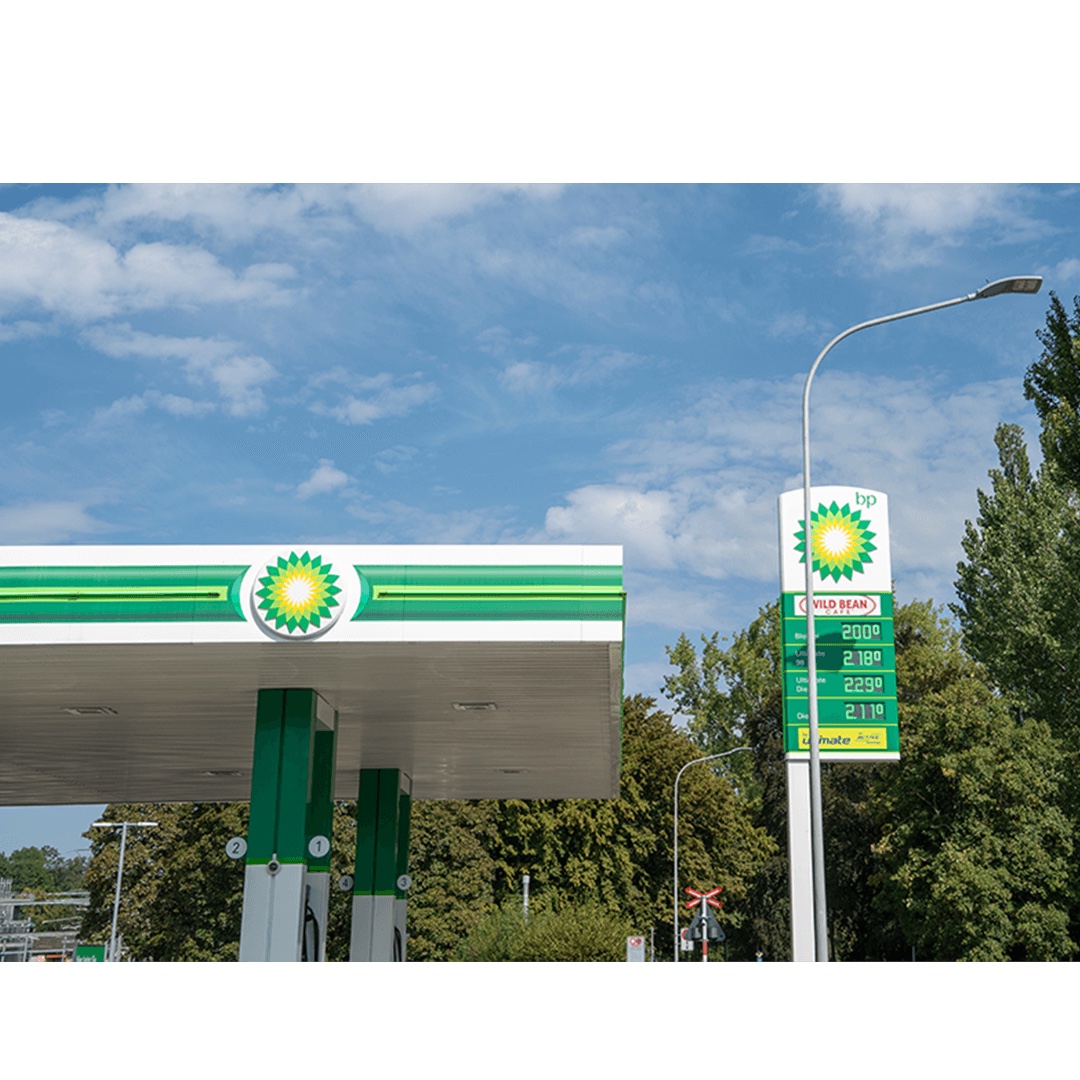 BP Plus Routex Tankkarte an einer BP Tankstelle in der Schweiz