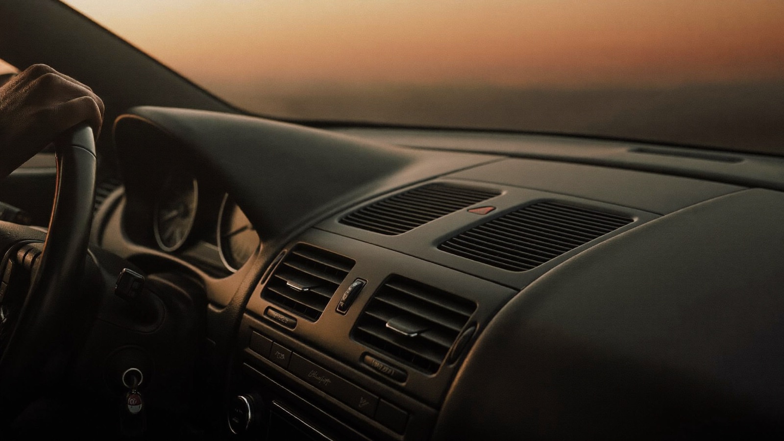 Klimaanlage und Spritverbrauch im Auto auf einer Schweizer Fahrt
